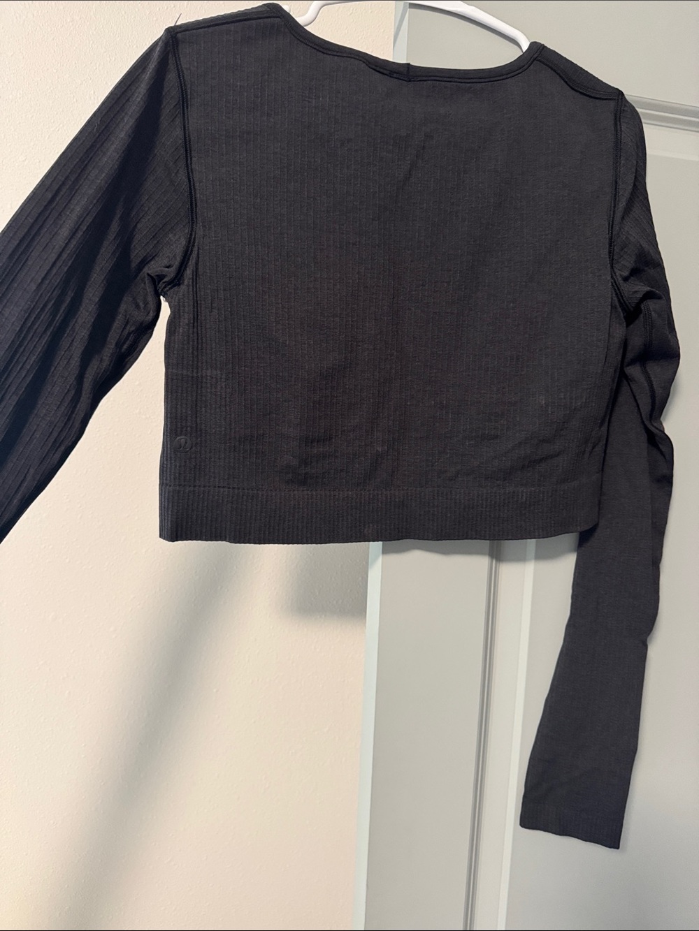 Lululemon Long-Sleeve Ribbed Crop Top with built in bra - Black